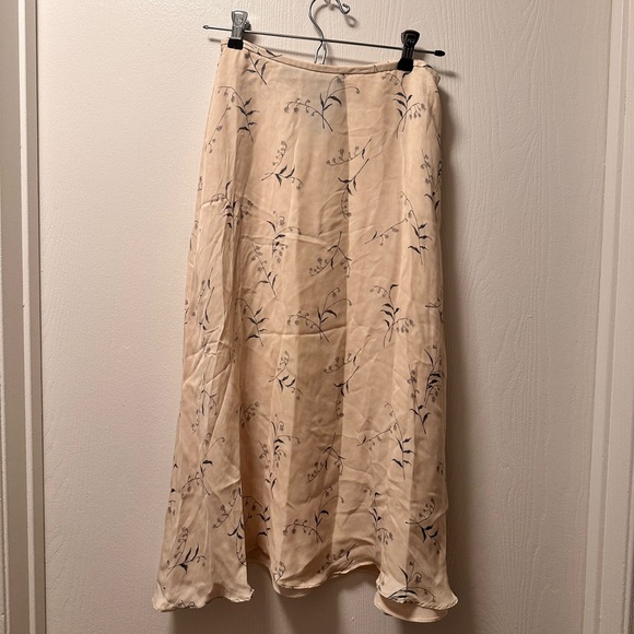 Ralph Lauren Dresses & Skirts - VTG Ralph Lauren Cream Floral A-Line Skirt 100% Silk - Sz 6